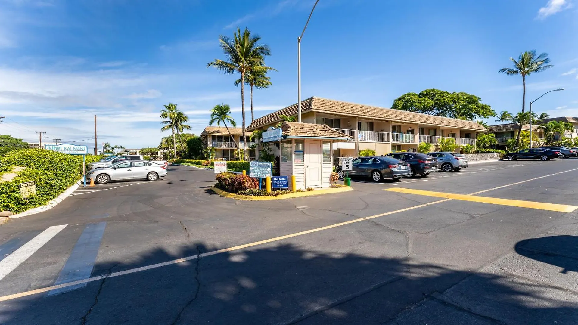 Apartment Walk To The Beach, Great And Convenient Location Lsv15 Kihei