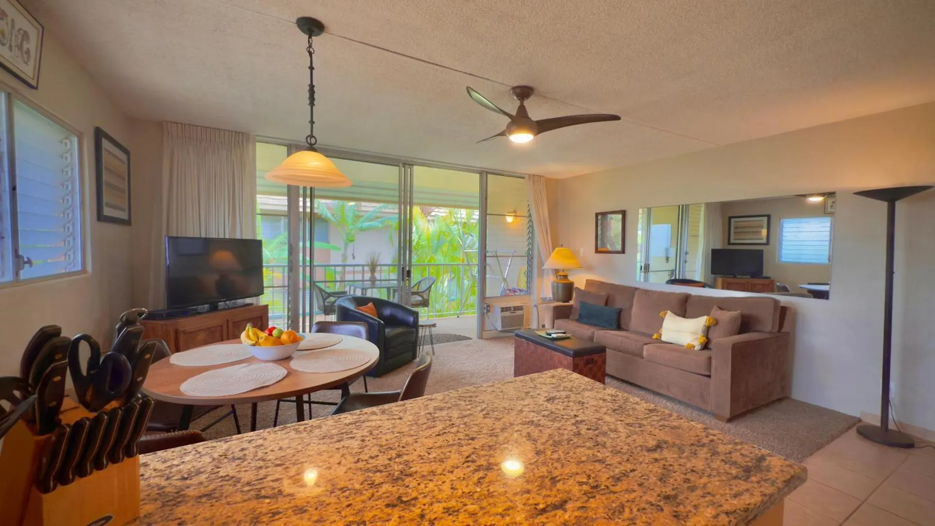Walk To The Beach, Great And Convenient Location Lsv15 Kihei Apartment