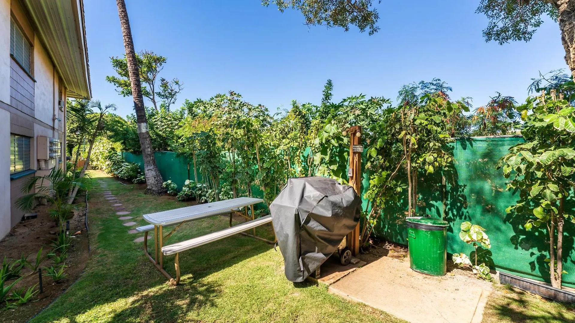 Walk To The Beach, Great And Convenient Location Lsv15 Kihei Apartment